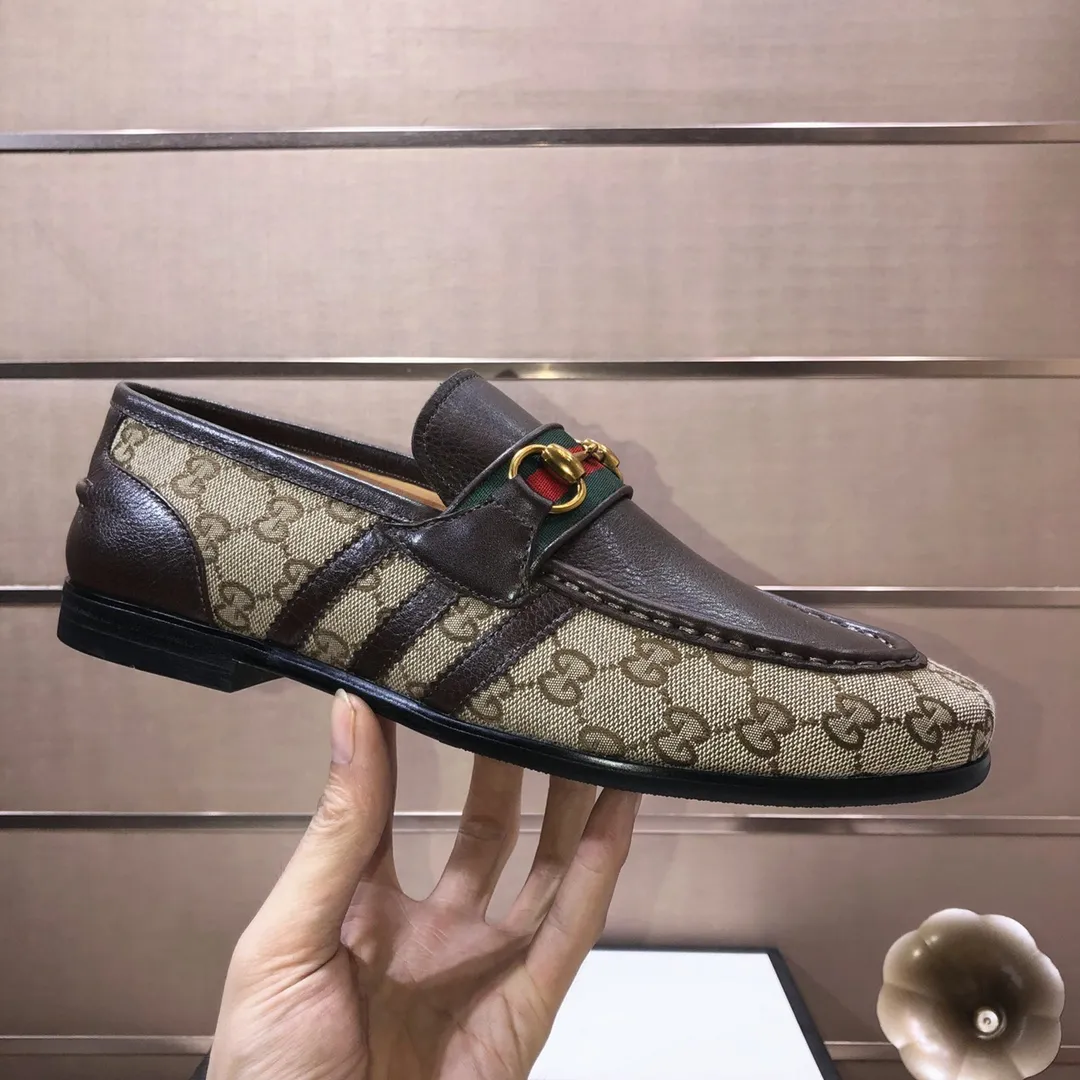 Men's shoes 💰600💰 Brand: GUCCI (Gucci) Standard size: Men's size 38/44 (45 can be customized) Grade: Same as the official website Original quality Material: Original cowhide Water-dyed cowhide lining Original rubber outsole Style category: Men's fashionable casual leather shoes Distinguished big-name luxury elements Top luxury Color: Actual picture